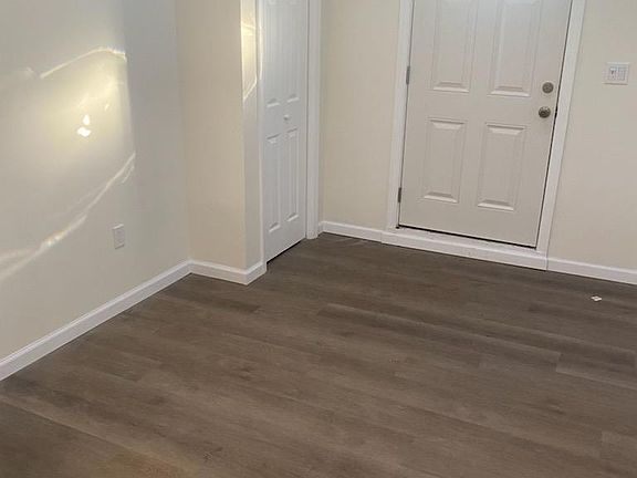 4th image of 146 Ellensue Dr