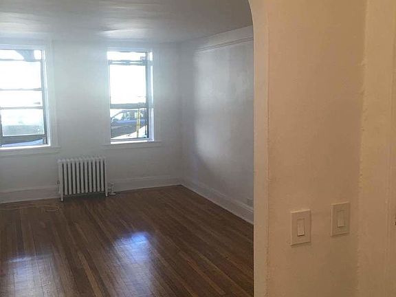 4th image of 210 E 75th St #11