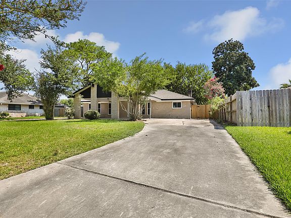 2nd image of 4308 Pine Shadows St