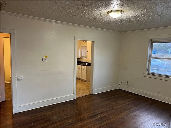 5th image of 2110 Harwood St