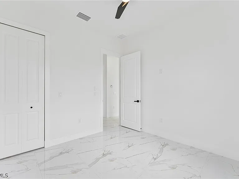 548 Long Island St E — Photo 29
