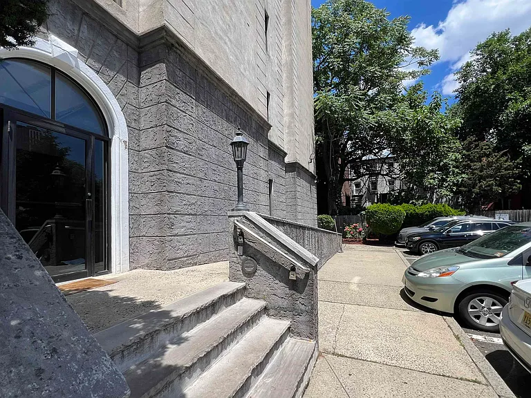 258 Barrow St #Penthouse A — Photo 16