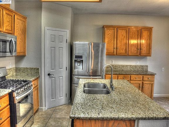 4th image of 3429 Cathedral Cir
