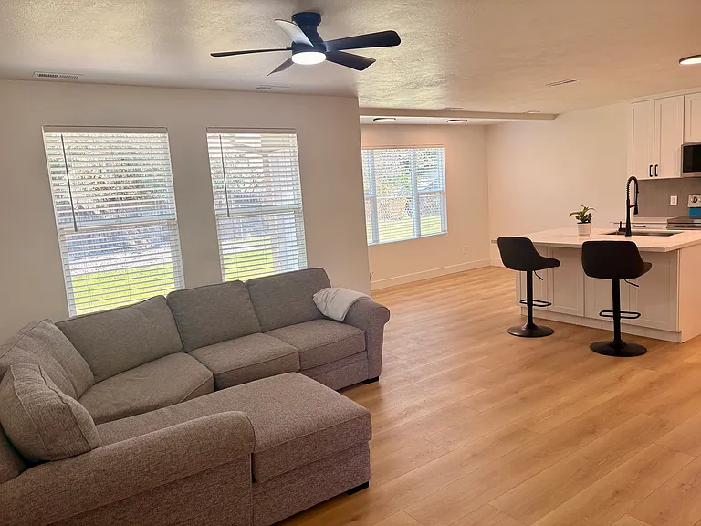 433 E Serenity Oak Ln #B — Photo 7
