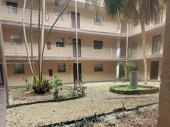 3rd image of 2860 Somerset Dr APT 215K
