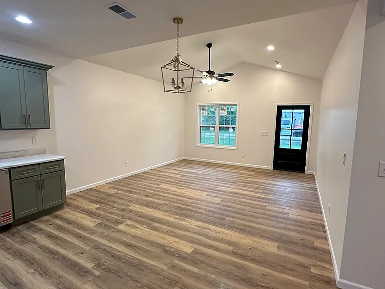 1104 Main St — Photo 6