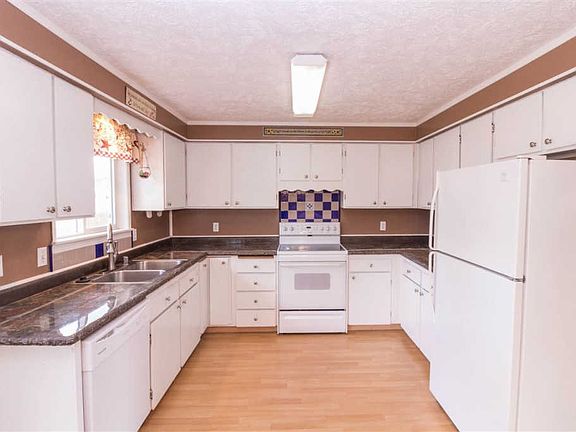 4th image of 3401 E Garnet Ave