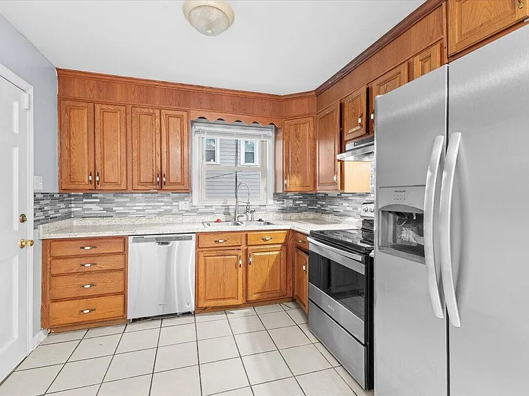 2313 King St NE — Photo 9