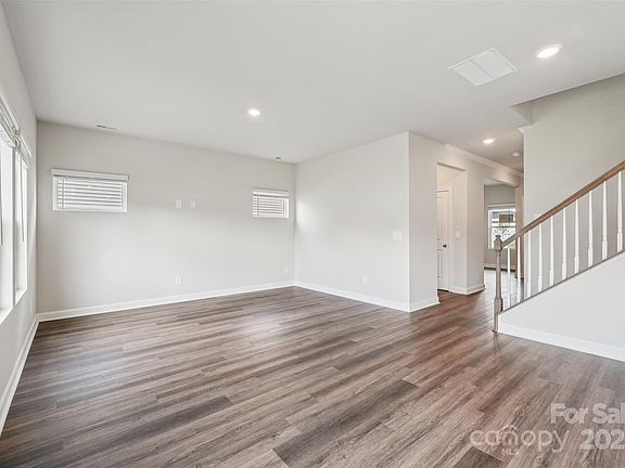 5th image of 2138 Rolling Hills Ct