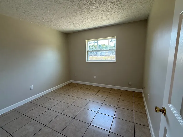 5926 Sun Glo Ave — Photo 4