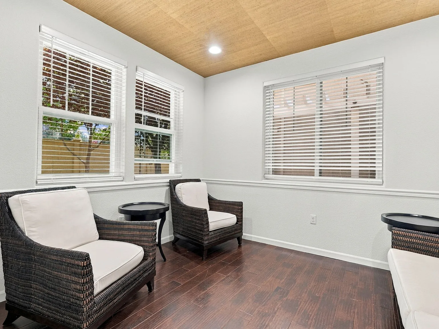 3 bed, 2.5 bath, 1712 sqft, $4,400 — Photo 3