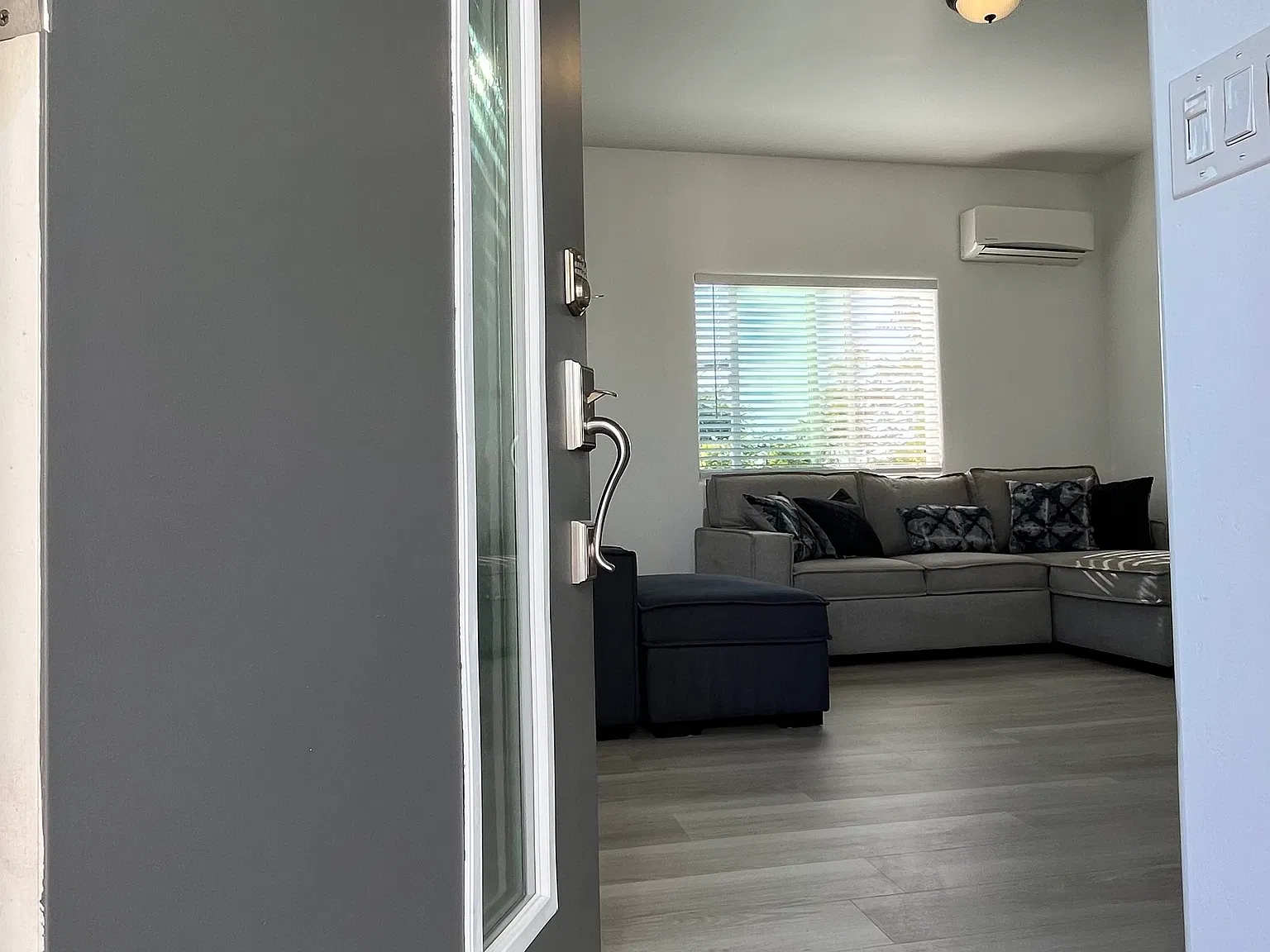 3058 Logan Ave — Photo 3