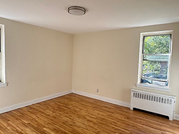 5th image of 14336 Barclay Ave APT 1B