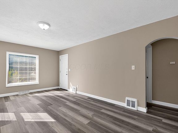4th image of 774 Racine Ave
