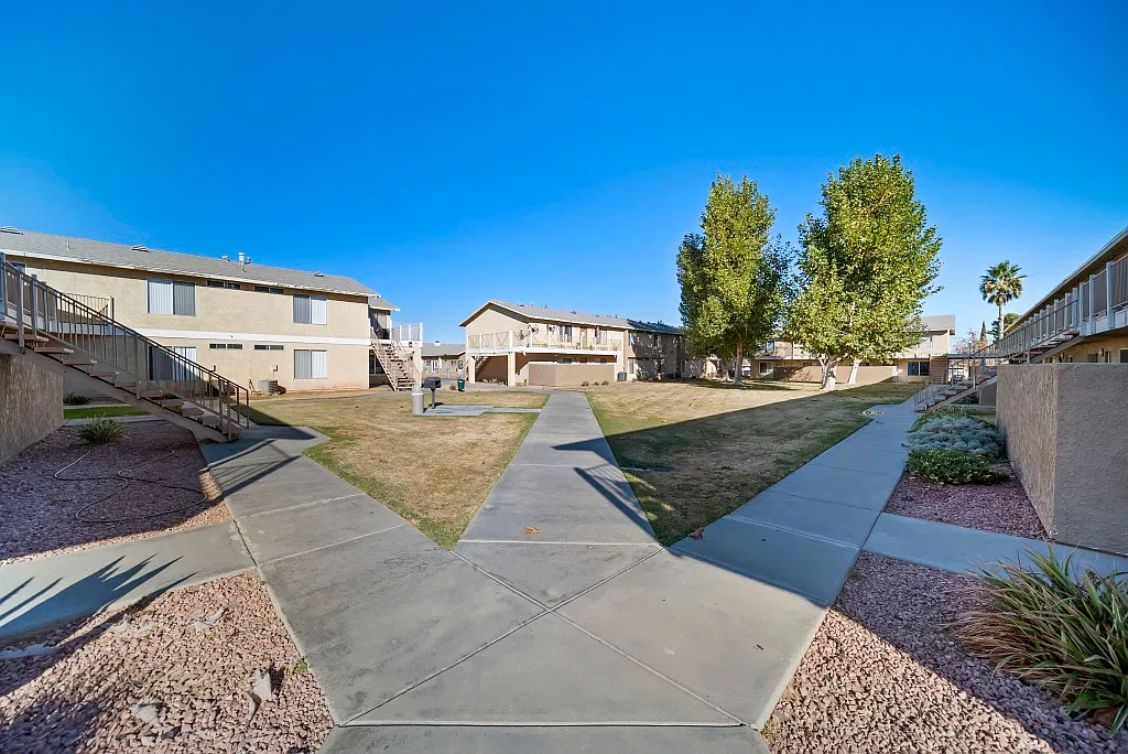 Hesperia Regency — Photo 1
