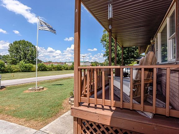 5th image of 430 Defoe Cir