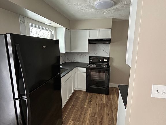 2nd image of 981 Dianewood Dr