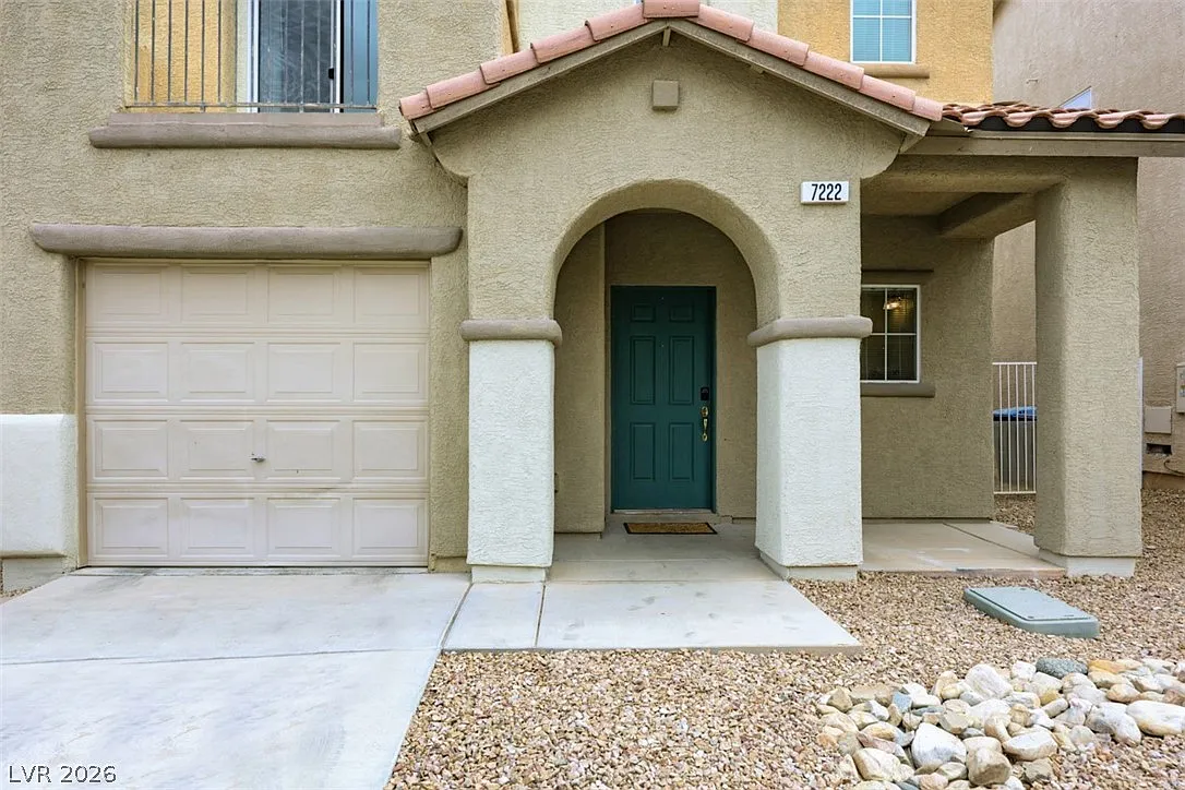 3 bed, 2.5 bath, 1301 sqft, $1,865 — Photo 4