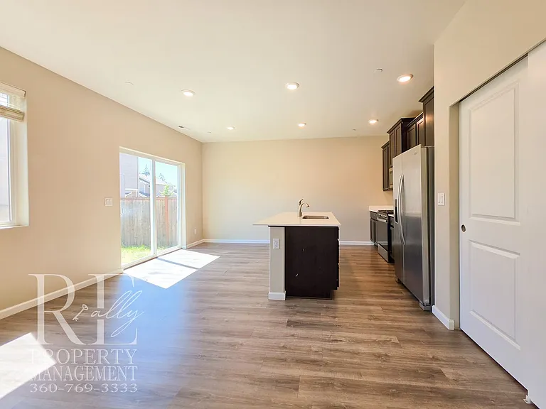 106 McNeal Ave — Photo 3
