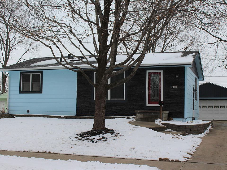 1st image of 605 NW Linden St