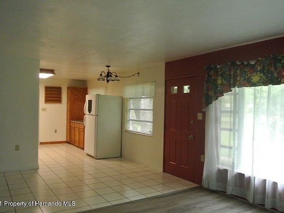 4th image of 33468 Ohio Ave