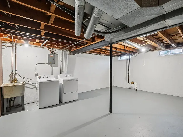 Taylor Gardens Apartments — Photo 18