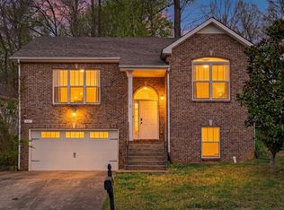 631 Hidden Valley Dr, Clarksville, TN