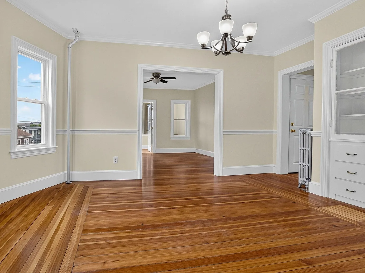2 bed, 1.0 bath, 1100 sqft, $3,000 — Photo 4