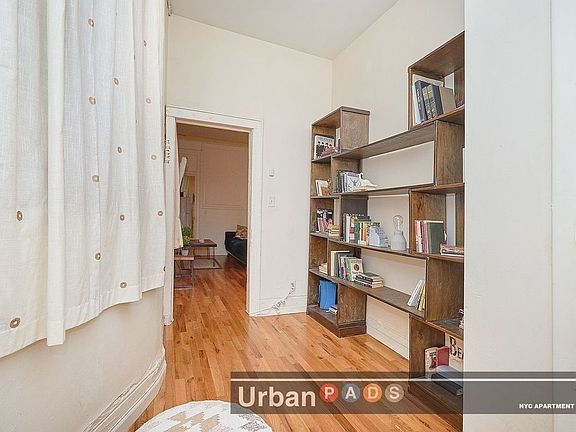 4th image of 334 Hart St #4E