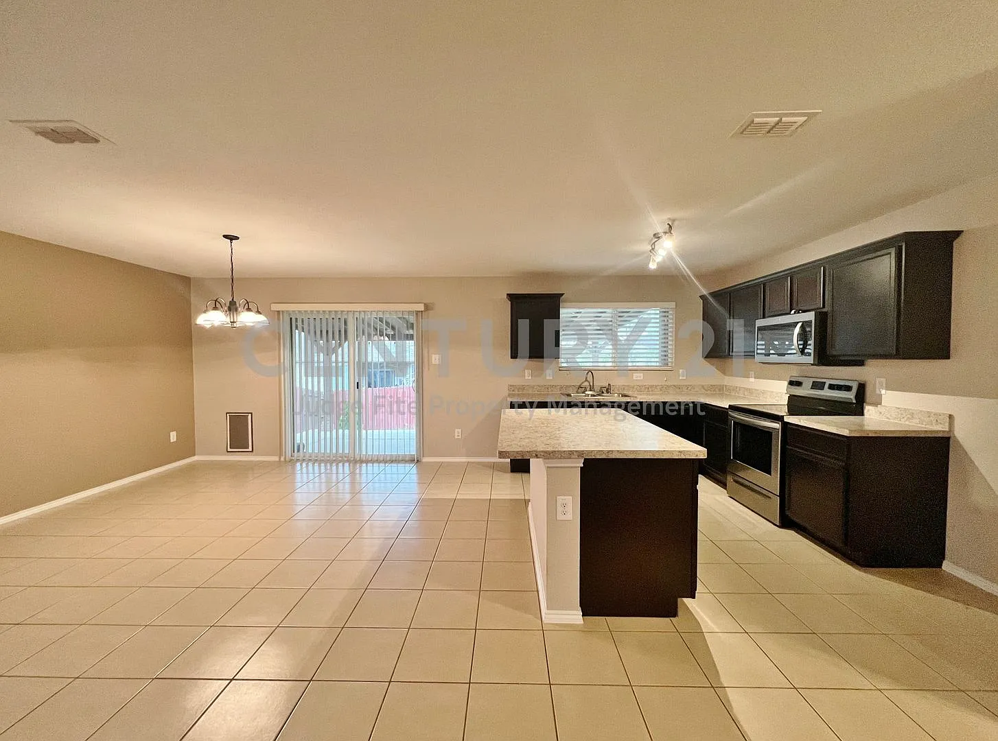 Wonderful 3/2/2 in Fort Worth For Rent! — Photo 4