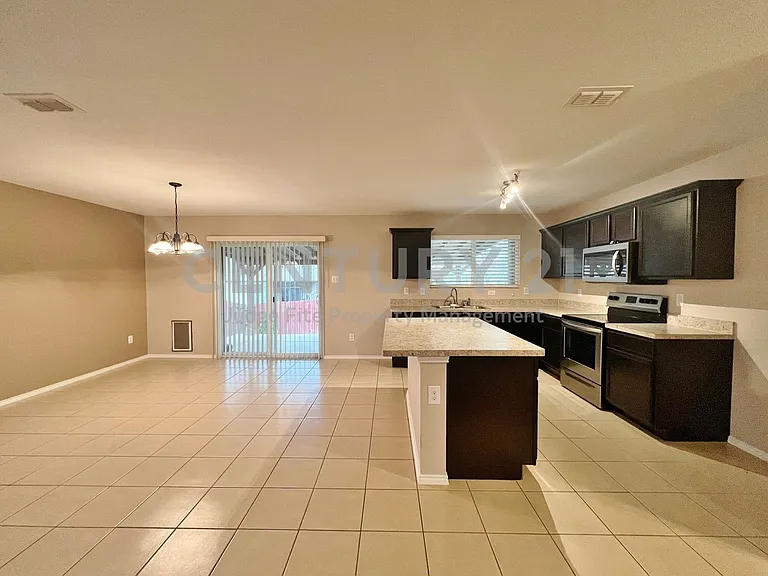 9925 Amaryllis Ln — Photo 1