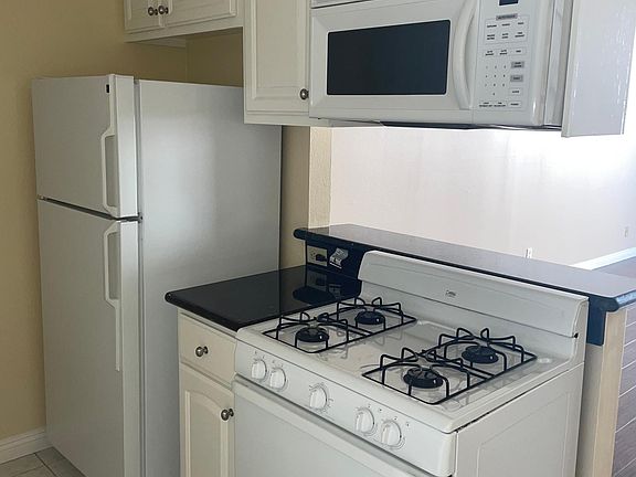 4th image of 1800 Camden Ave #T3
