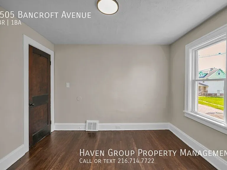 8505 Bancroft Ave — Photo 16
