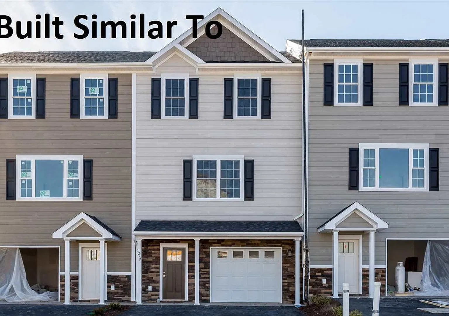 Spacious Luxury Townhome! Outstanding Location! — Photo 1