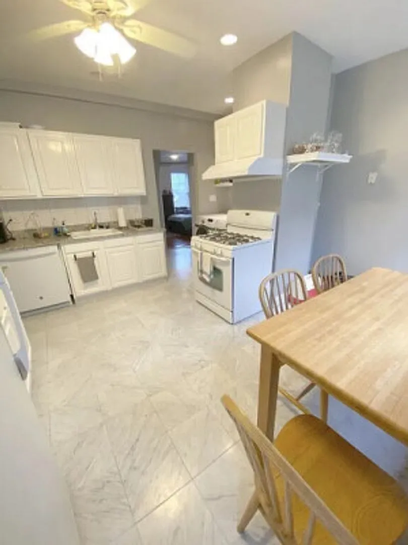 Building Photo - 37 Ridgemont St #2