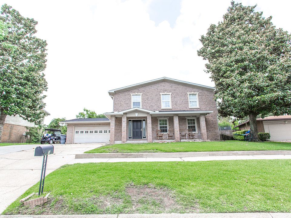 1st image of 5 NE Bedford Ct