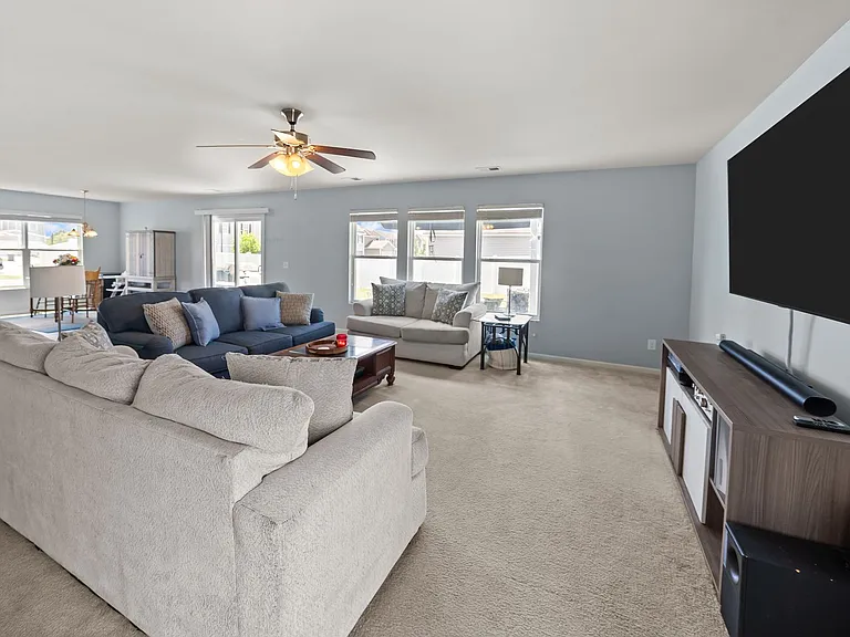 415 Valdez Ct — Photo 21
