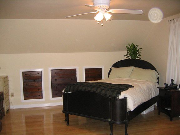 Huge master suite with built-ins and walk-in closet