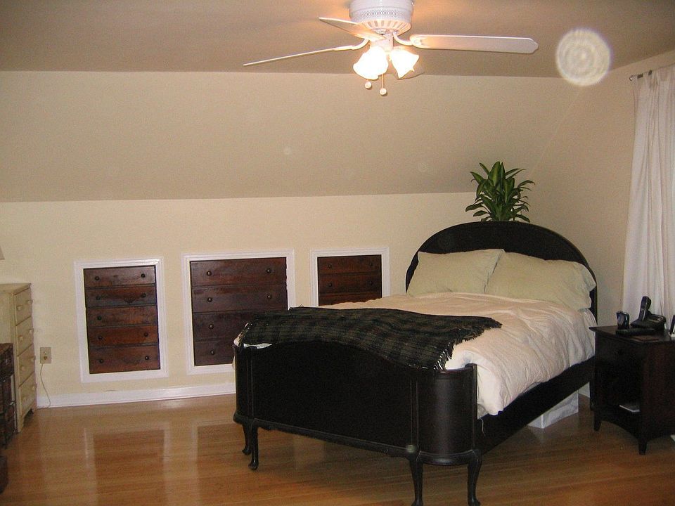 Huge master suite with built-ins and walk-in closet
