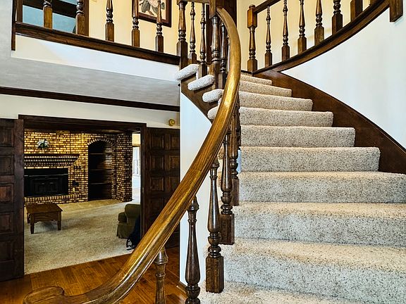 4th image of 1744 E Hickory Brook Ln