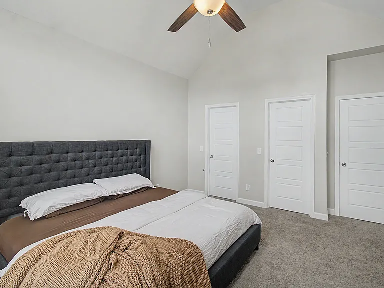 214 E Franklin St — Photo 21
