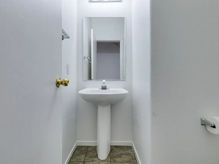 2760 Saigon Dr — Photo 16