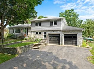 16 Maudsley Ave, Barrington, RI 02806