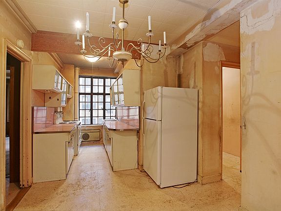 3rd image of 435 E 57th St APT 9A