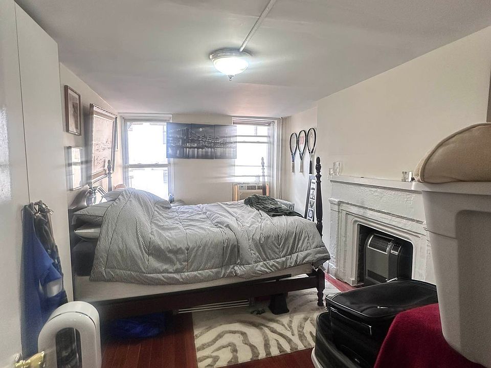 2nd image of 167 Mulberry St APT 5