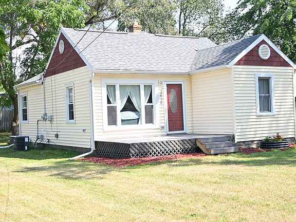 2nd image of 4838 Grand St