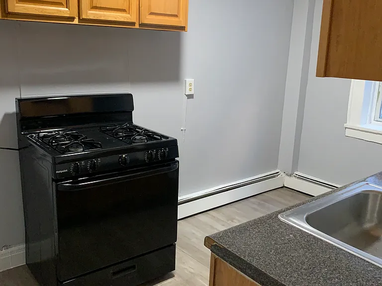 545 E 38th St #7 — Photo 5