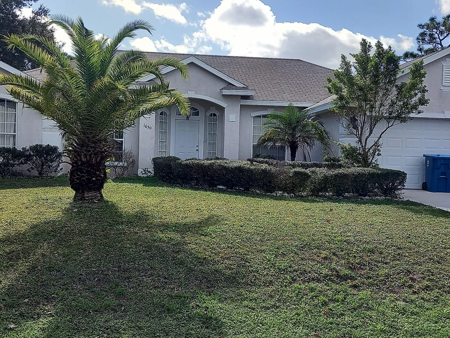 4 bed, 2015 sqft, $750 — Photo 1