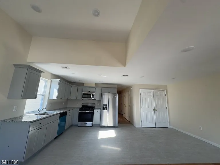 487 S 18th St #2 — Photo 5