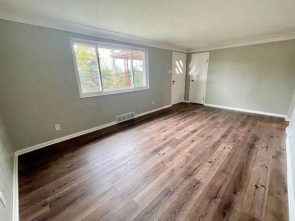 4th image of 526 Orchard Dr